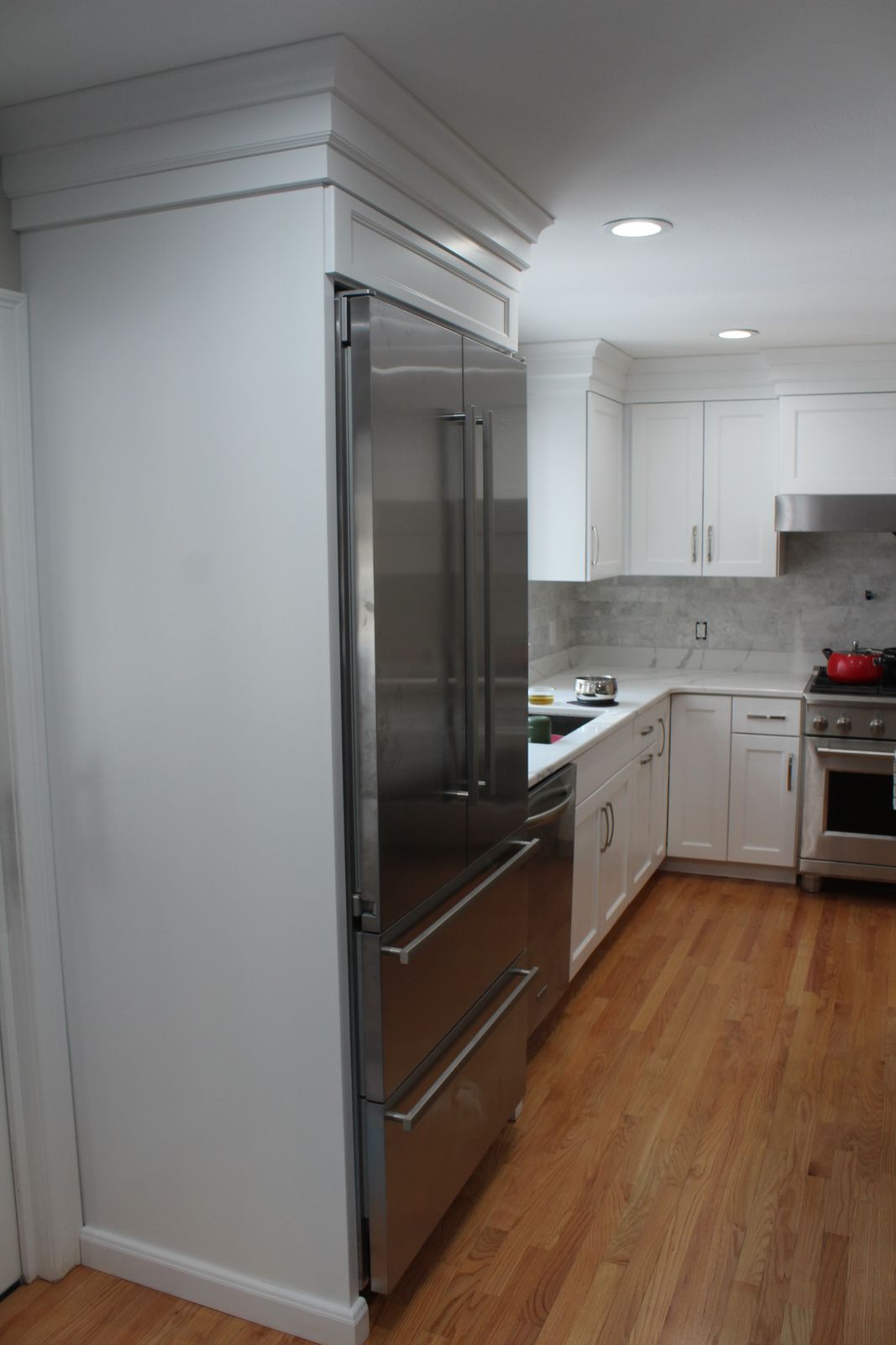 Kitchen with integrated panel fridge