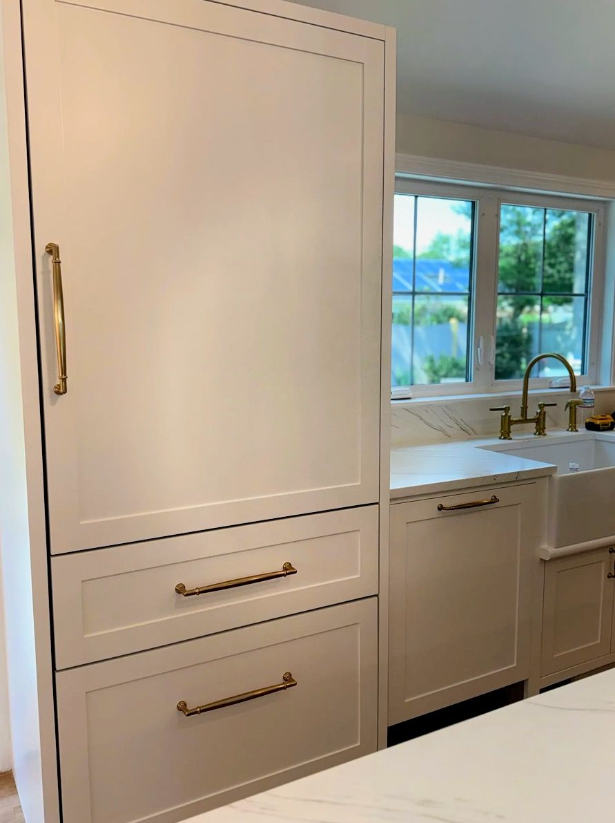 Panel-integrated refrigerator surround